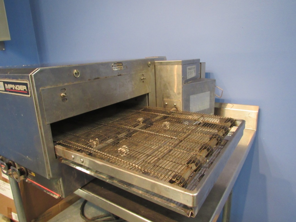 Lincoln 1301 Countertop Pizza Oven (8) Fugh Refrigeration