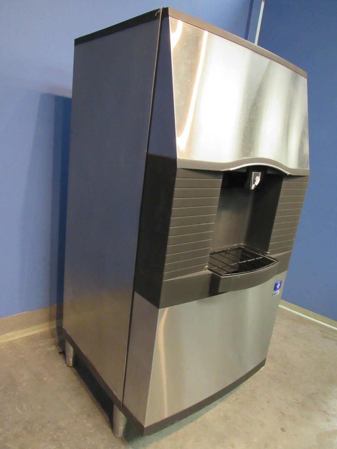 Manitowoc SY0504A Ice Machine & SPA310 Ice Dispenser and Bin(10)