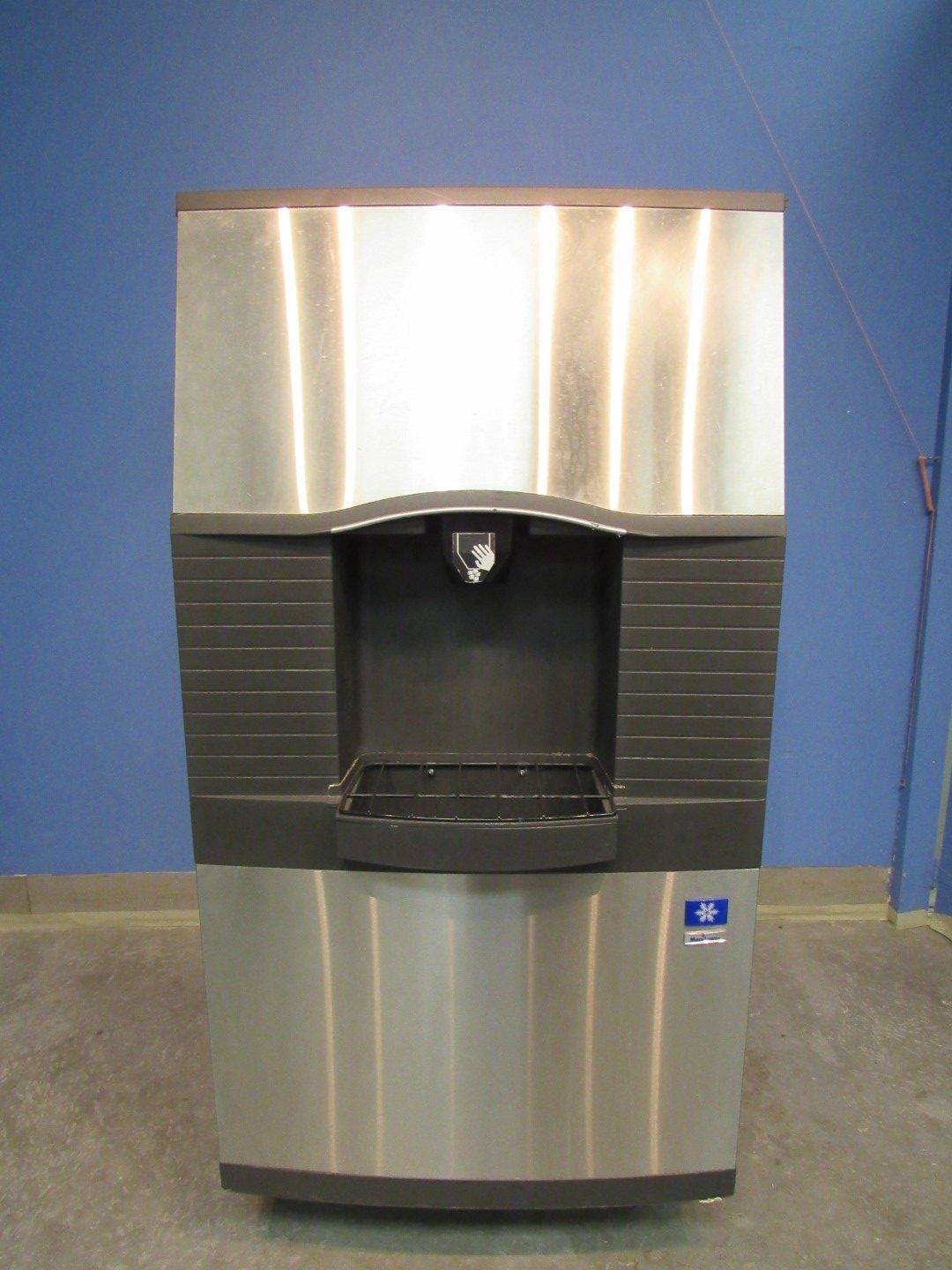 Manitowoc SY0504A Ice Machine & SPA310 Ice Dispenser and Bin(8)